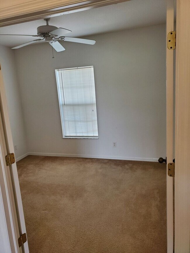 Building Photo - 2140 Heron Lake Dr