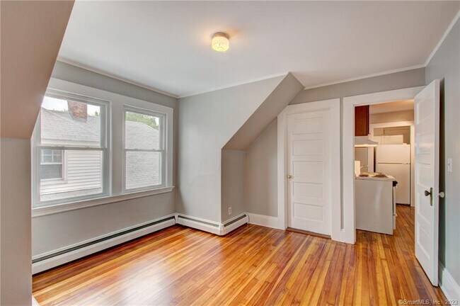 Building Photo - 34 Maplewood Ave