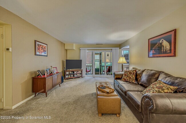 Building Photo - 1504 Summit Pointe