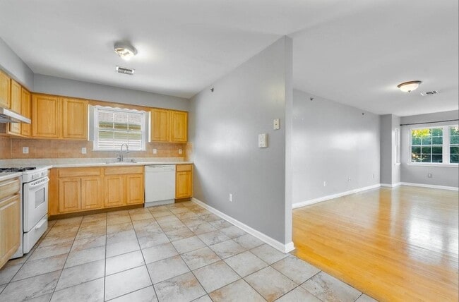 Building Photo - 21-23 Norfolk Street Unit 2