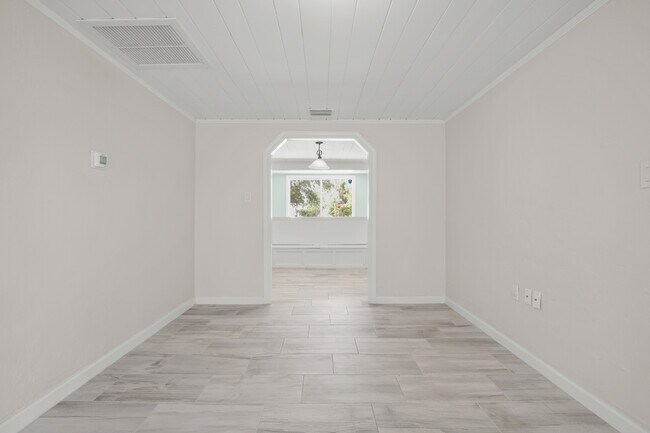Building Photo - 693 Orange Blossom Dr