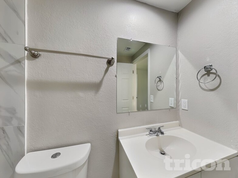 Building Photo - 2852 Nassau St