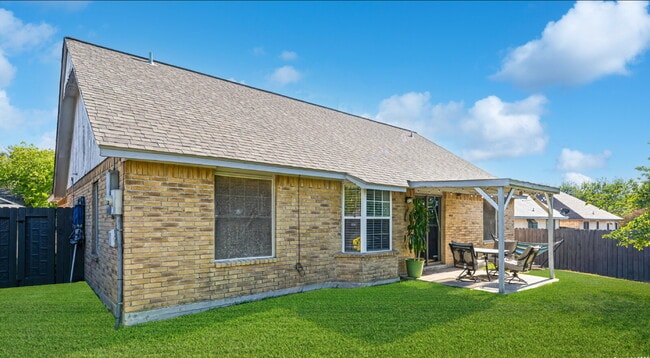 Building Photo - "Charming 2-Bed Oasis with Granite Touches in Schertz - Your Cozy Retreat Awaits!"