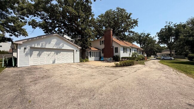 Building Photo - 1804 Chapel Ct