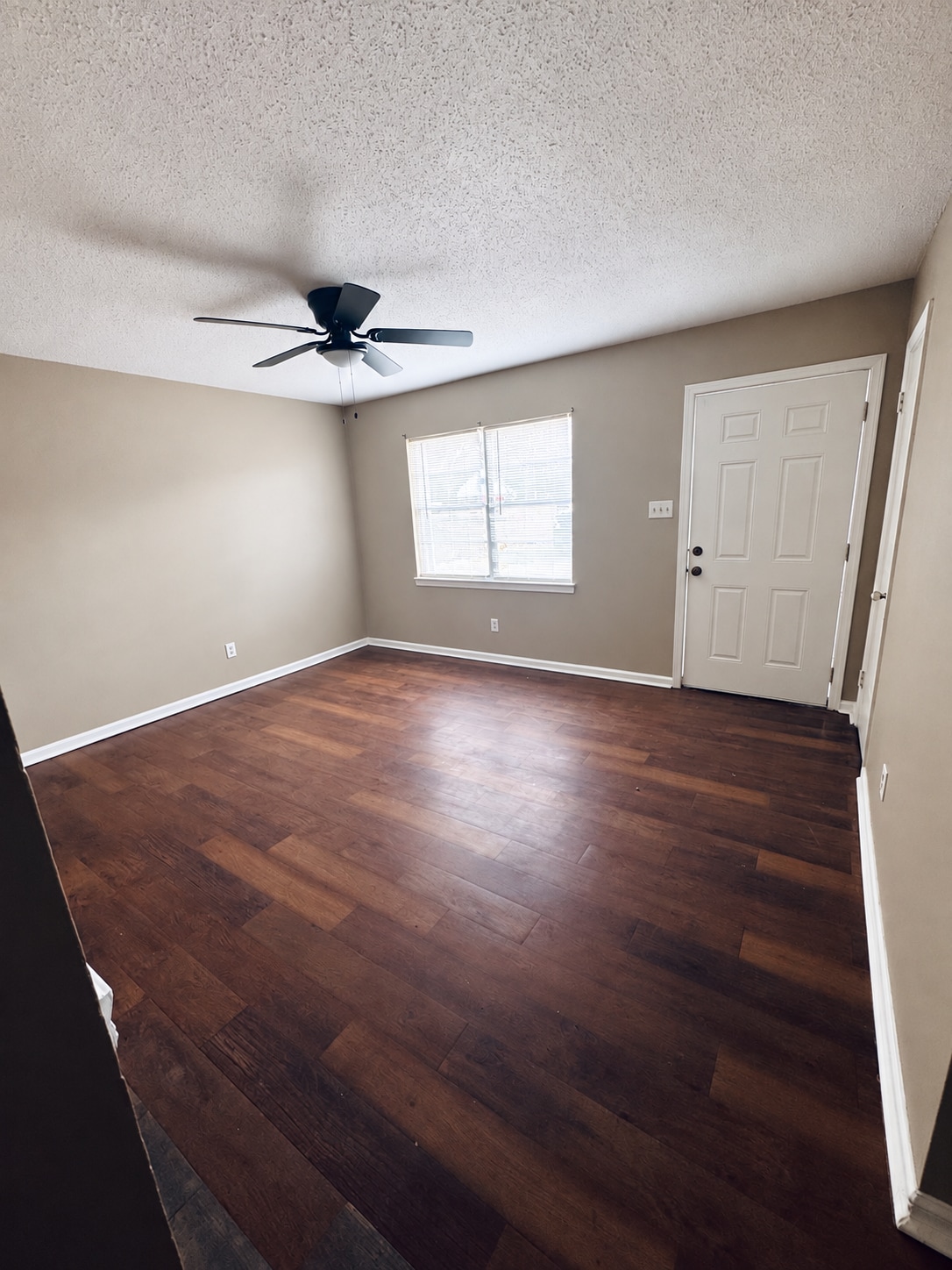 Living room - 1530 Bennington Cv