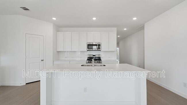 Building Photo - 1304 Apron Trl