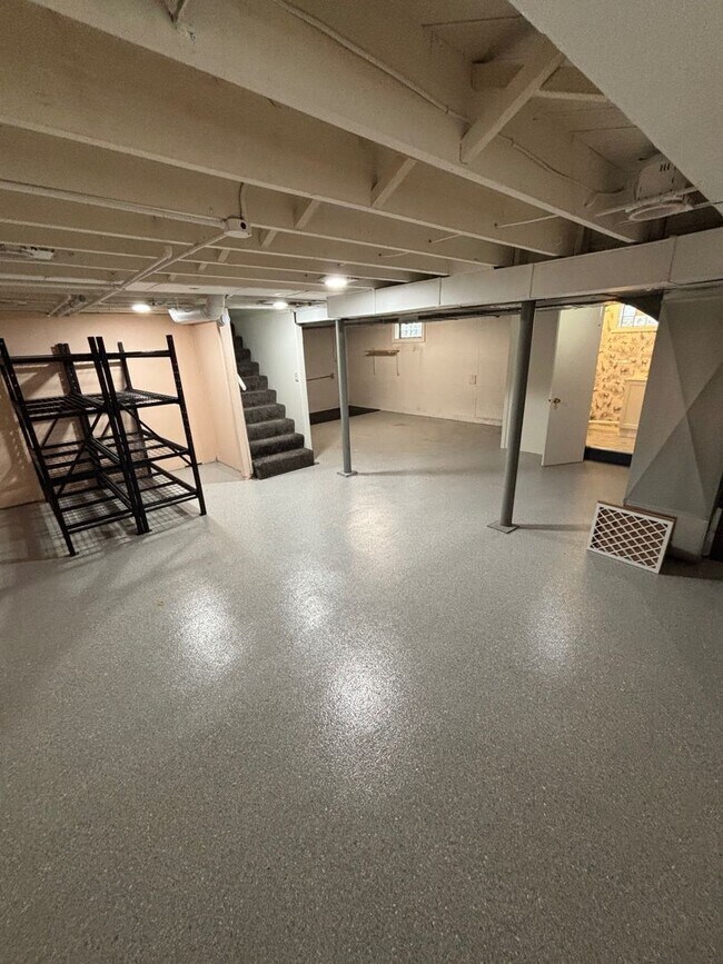 Building Photo - 709 Mulford Dr SE