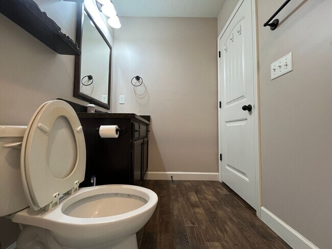 Building Photo - Adorable 3/2 Ready To Move In Now!