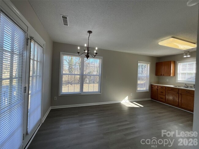 Building Photo - 1742 Park Terrace Ln