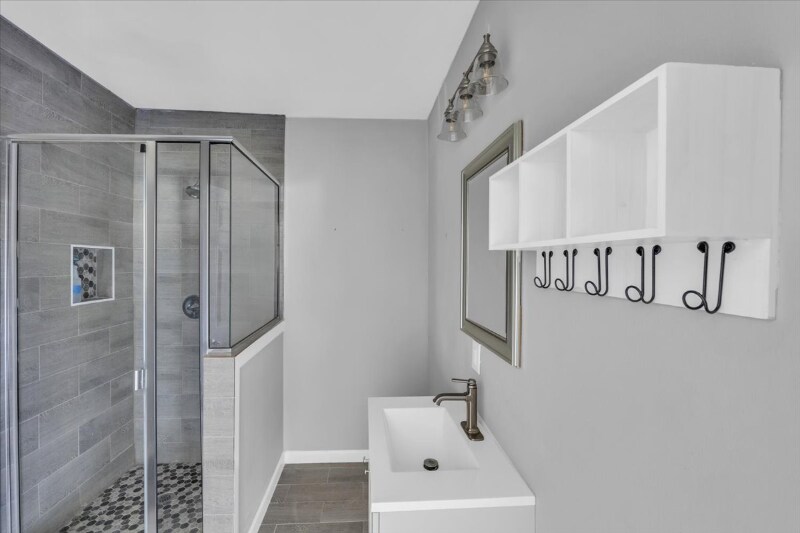 Building Photo - 1215 W 5th St