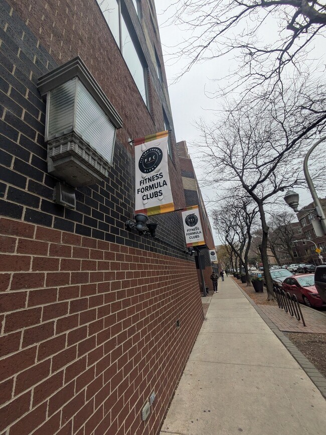 Building Photo - 3660 N Lake Shore Dr