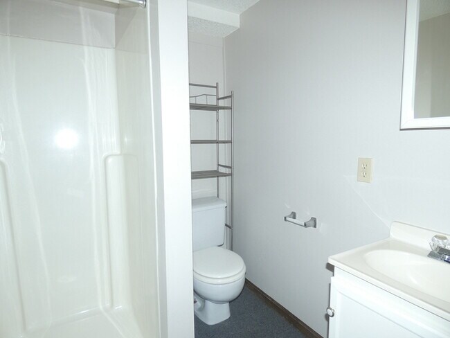 Building Photo - Beautiful Duplex in Gladstone, MO!