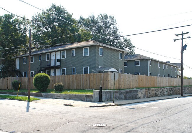 Front Entrance - 882 Fox St