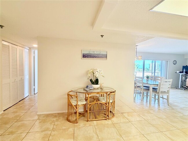 Building Photo - 7430 Sunshine Skyway Ln S