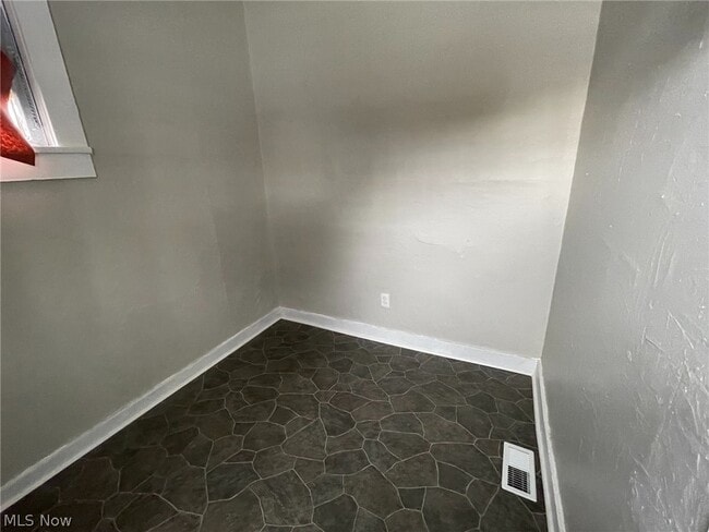 Building Photo - 3547 W 50th St