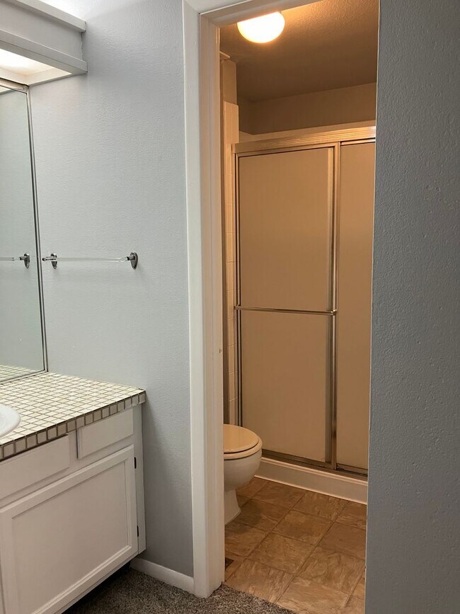 Building Photo - South Aurora Townhome in Pheasant Run