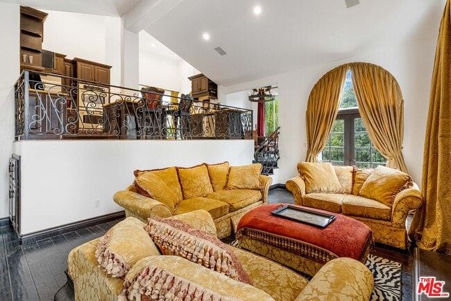 Building Photo - 3030 Passmore Dr