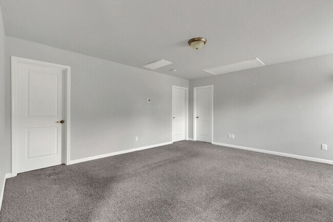 Building Photo - 1051 Lonergan Cir
