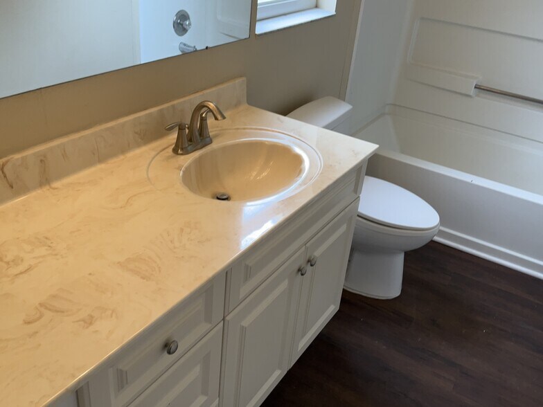 Building Photo - 11106 3rd Ave E