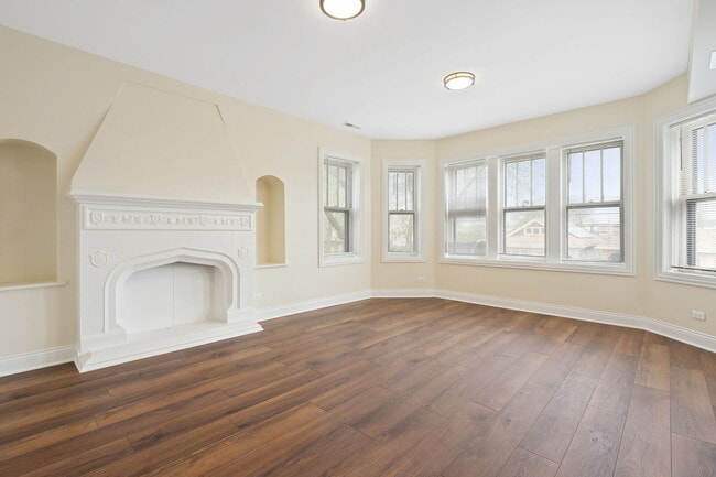 Building Photo - 1639 E 86th Pl