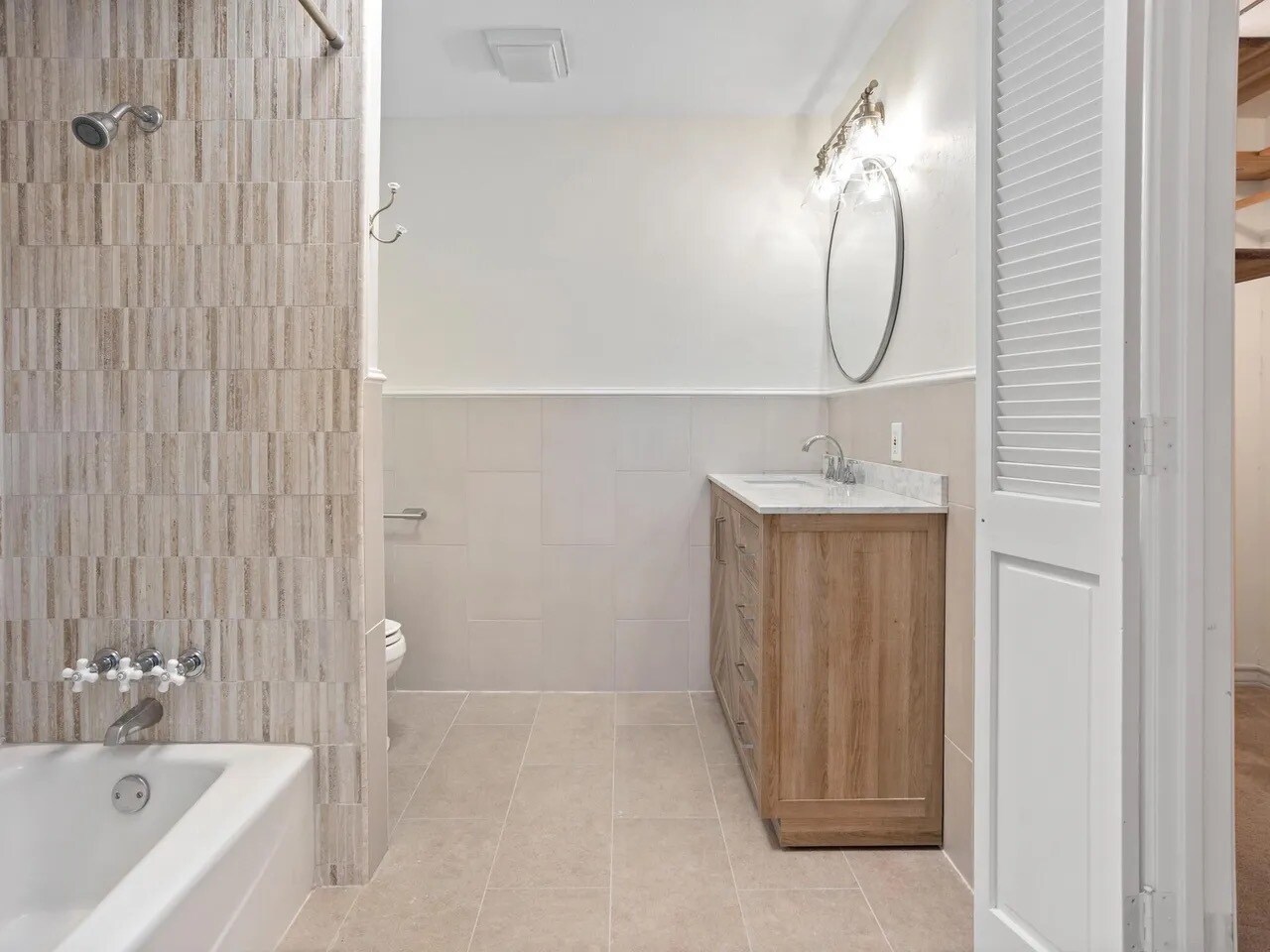 Master Bathroom w/Walk-in Closet - 2917 Benbrook Blvd