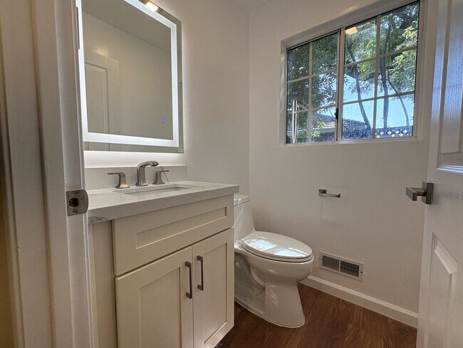 Building Photo - Stunning 4-Bedroom Home with Pool, Solar P...