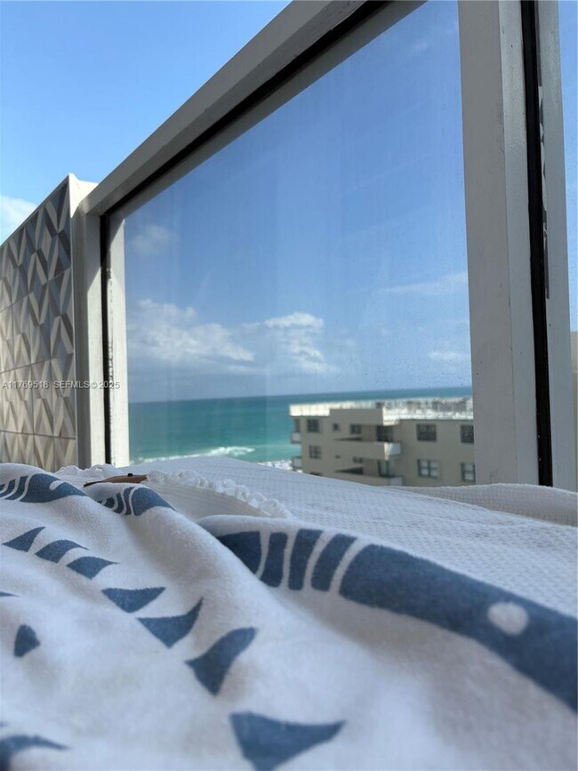 Building Photo - 100 Lincoln Rd