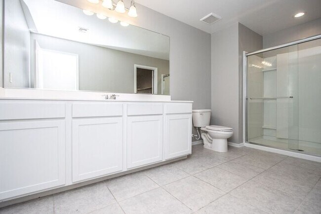 Building Photo - Home at Mission Royal Resort Living Community! 5bd 3ba 2688sqft!
