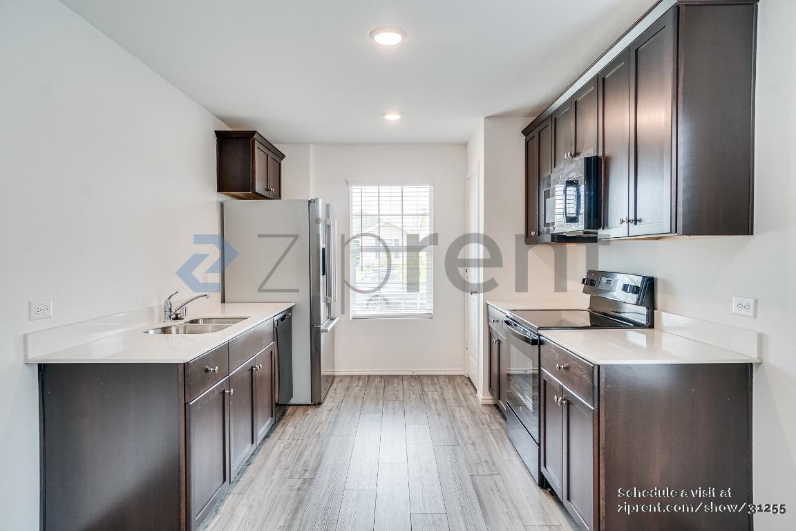 Building Photo - 627 Cochran Dr