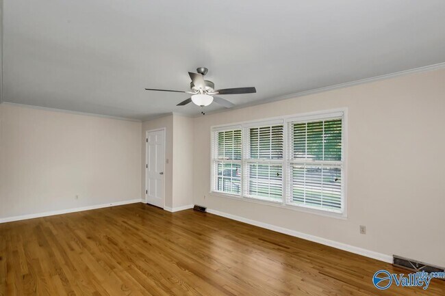 Building Photo - 2320 Rodgers Dr NE