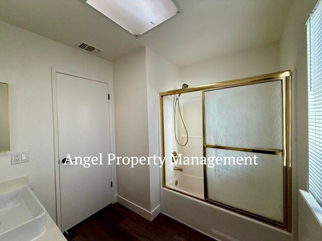 Building Photo - 7603 Delta Pointe Way