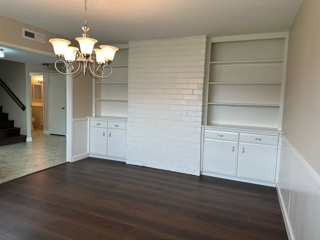 Building Photo - 1393 Scotch Cir