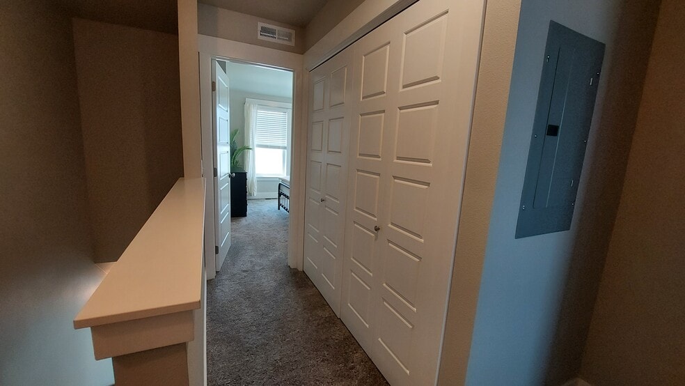 Building Photo - 6145 Farmstead Ave