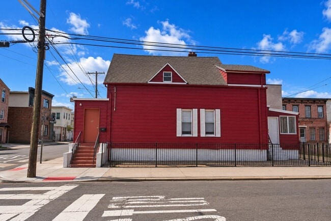 Building Photo - 117 Sherman Ave