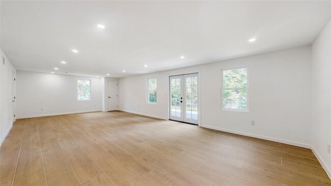 Building Photo - 706 Longacre Ave