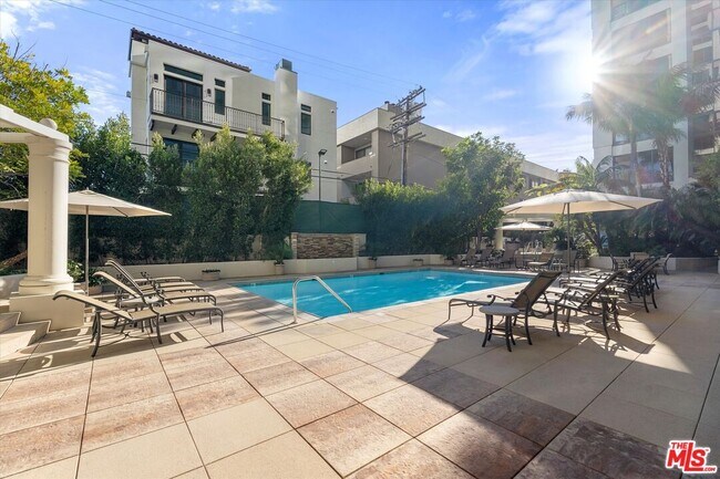 Building Photo - 10724 Wilshire Blvd