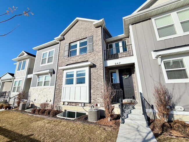 Building Photo - 347 W 410 N St