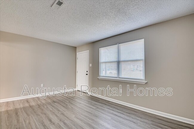 Building Photo - 3422 Chadborne St