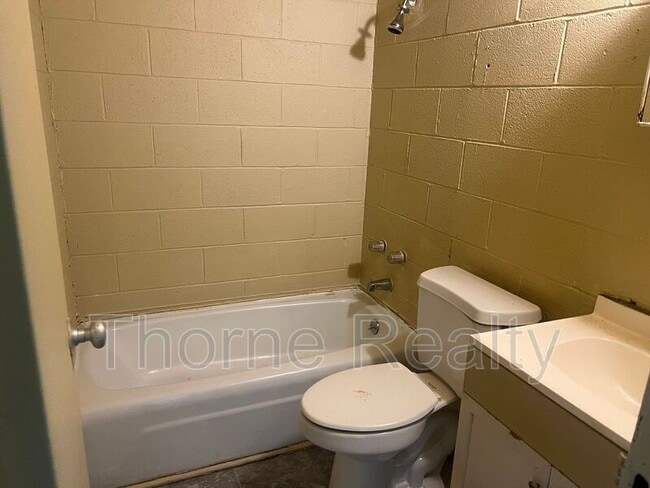 Building Photo - 521 Magnolia Dr