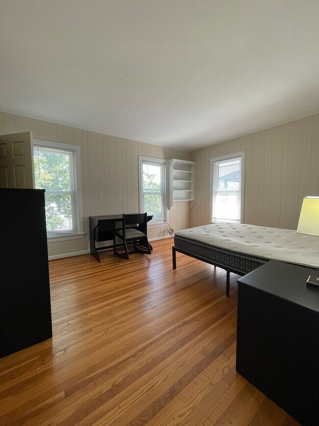 Building Photo - 1148 Memorial Ave