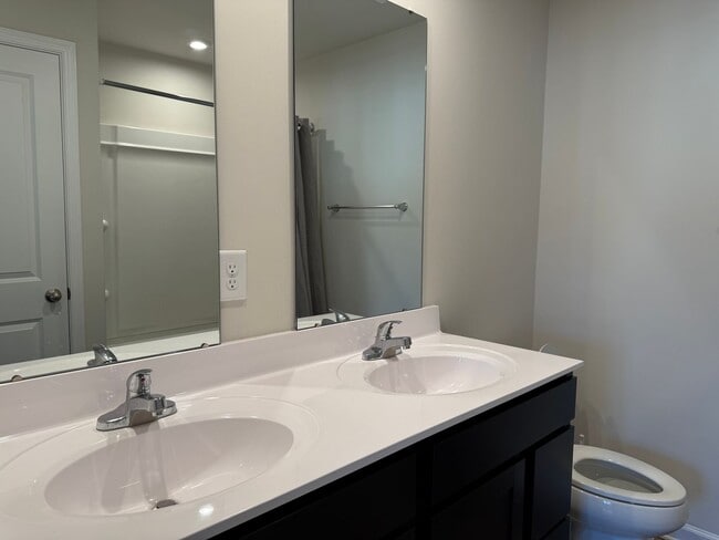 Building Photo - Modern 3-Bedroom Townhouse with Garage & Private Patio