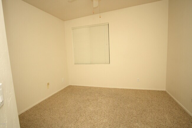 Building Photo - 1260 W Hopbush Way