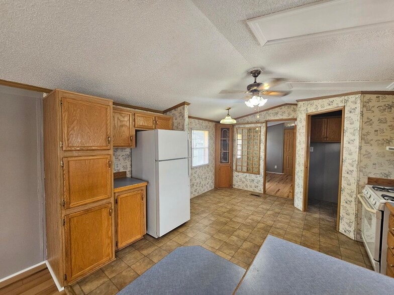 Building Photo - 442 Tulip Dr