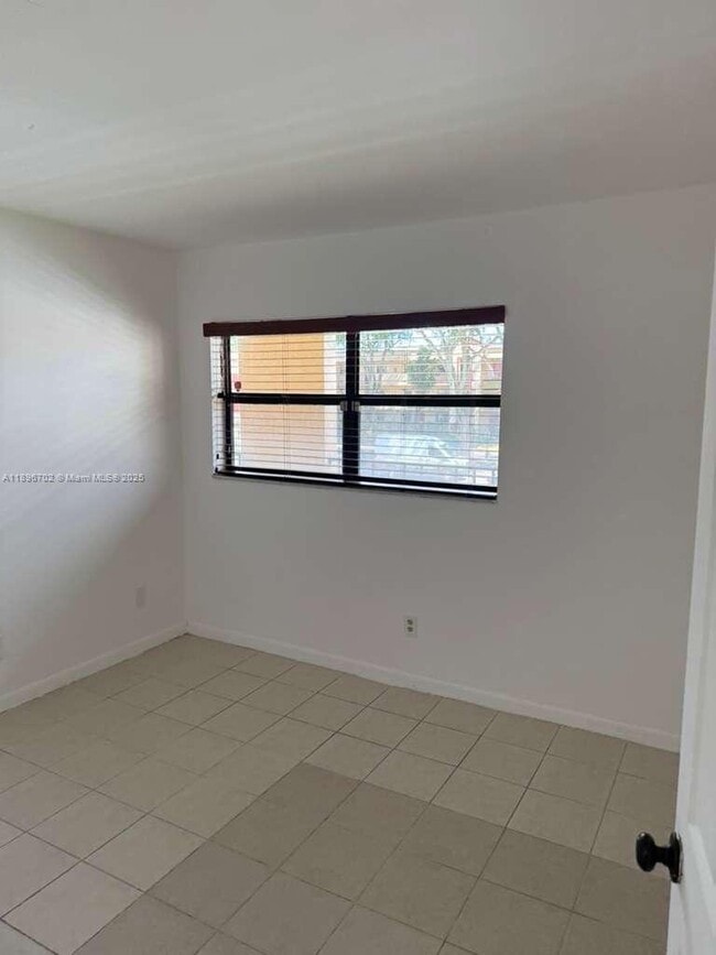 Building Photo - 3410 Foxcroft Rd