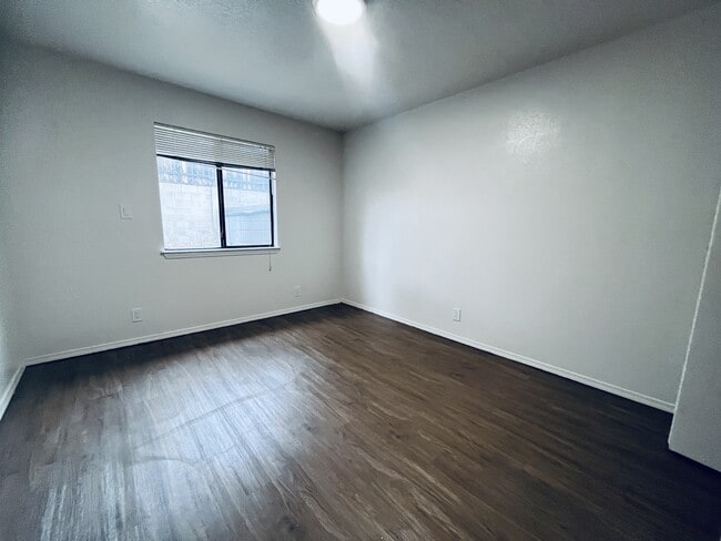 Building Photo - 10333 Camino Del Oso NE