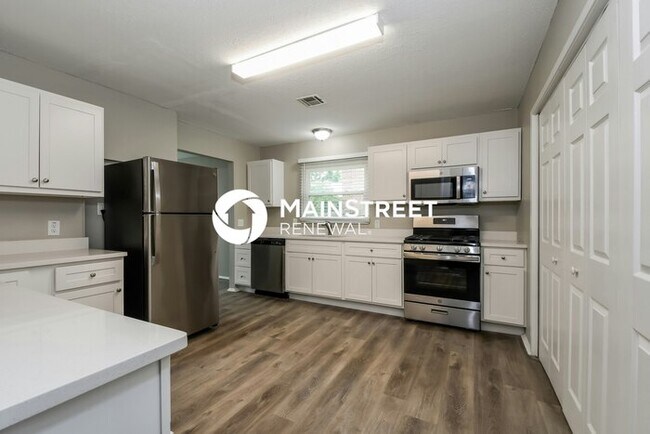 Building Photo - 3 Bedroom Pet-Friendly Home in St. Louis, ...