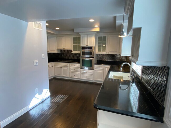 Building Photo - 20947 Hackney St