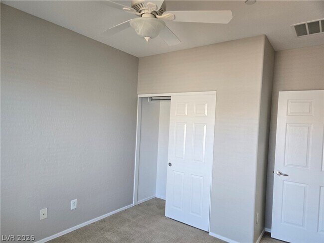 Building Photo - 6868 Sky Pointe Dr