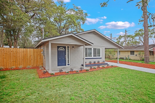 Building Photo - 237 N Bowlan St