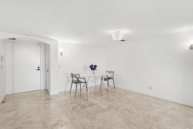 Building Photo - 4201 N Ocean Blvd